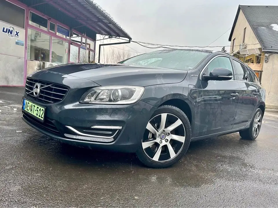 2014-es plug-in hibrid Volvo v60