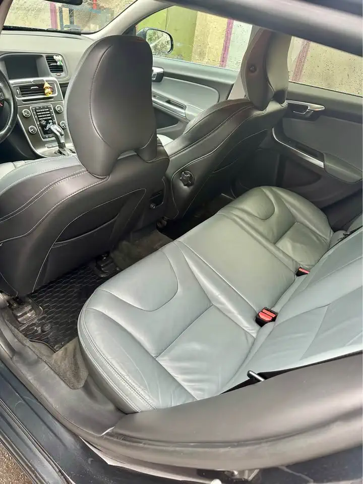 2014-es plug-in hibrid Volvo v60