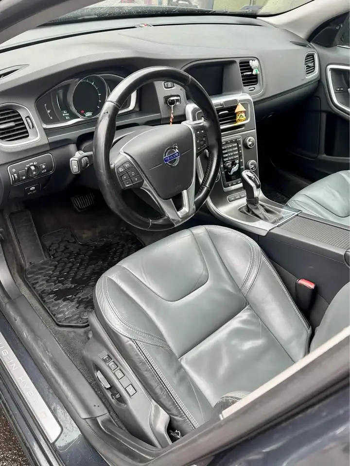 2014-es plug-in hibrid Volvo v60