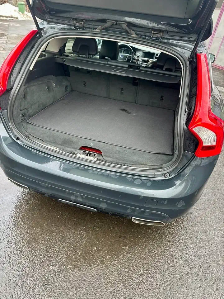 2014-es plug-in hibrid Volvo v60