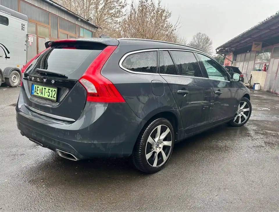 2014-es plug-in hibrid Volvo v60