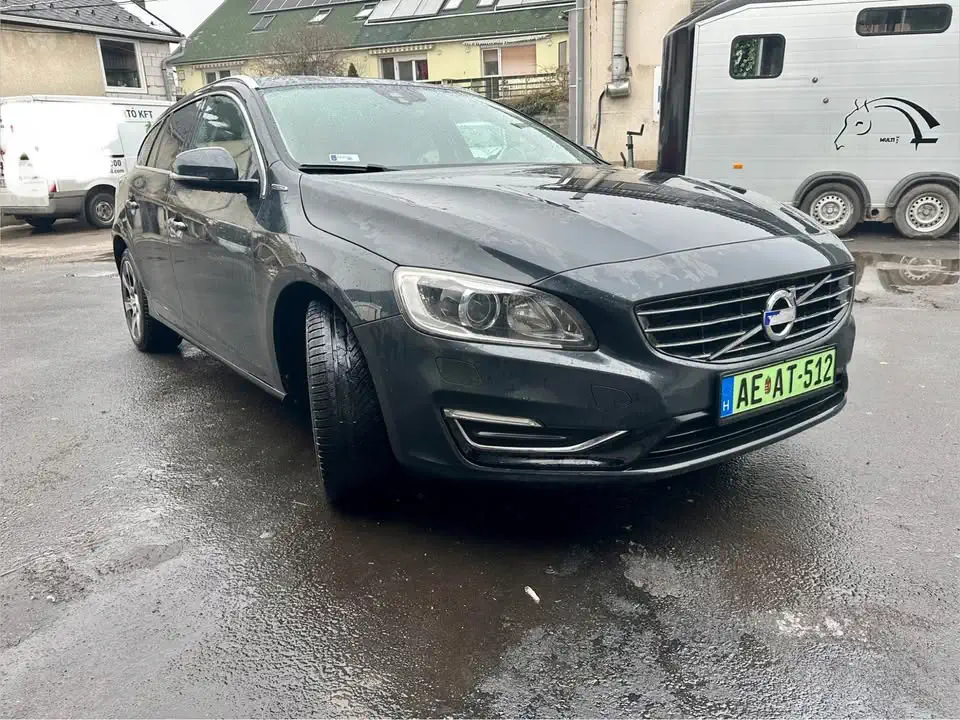 2014-es plug-in hibrid Volvo v60